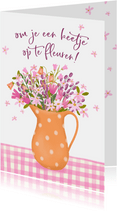 Beterschapskaart met vaas met kleurige veldbloemen