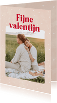 Fotokaartje voor valentijn met roze achtergrond met hartjes