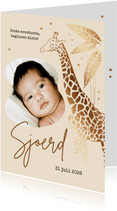 Geboortekaartje met giraf en bladeren in goudlook