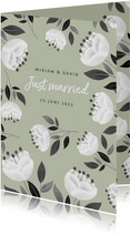 Glückwunschkarte zur Hochzeit mit weißen Blumen