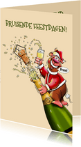 Grappige kerstkaart vliegende beer en fles champagne 
