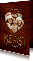 Kerstkaart kerstknuffel met foto in hart op achtergrond