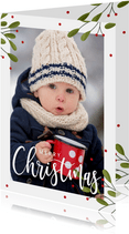 Kerstkaart met grote foto, takjes en rode besjes