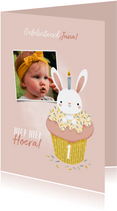Lieve verjaardagskaart konijntje in cupcake met foto