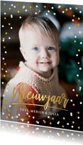 Moderne nieuwjaarskaart met goud en witte confetti en foto