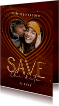 Save the date kerstkaart met foto en hart op achtergrond