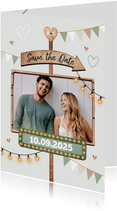Save the date trouwkaart houtlook festival style wegwijzers