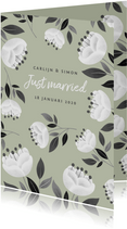 Stijlvolle felicitatiekaart voor huwelijk met witte bloemen