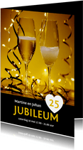 Uitnodiging jubileum champagne en slingers binnen eigen foto