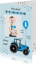 Uitnodiging tractor confetti blauw jongen ballon
