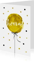 Verjaardagskaart met hippe ballon en tekst Hoera!