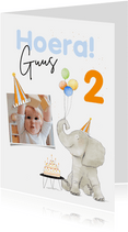 Vrolijke verjaardagskaart met feestelijke olifant