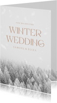 Winterwedding trouwkaart met besneeuwd bos