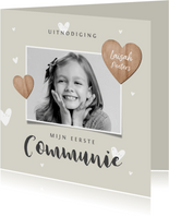 Communiefeest meisje uitnodiging fotokaart houten hartjes