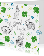 Good luck kaart met klavertjes en konijnen in groen en blauw