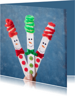  Kerstkaart met handgemaakte houten sneeuwpoppen