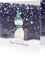 Kerstkaart tekening met sneeuwpop en sneeuw