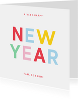 Moderne nieuwjaarskaart met vrolijke regenboog typografie