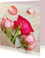Moederdag kaart met drie delicate roze rozen 