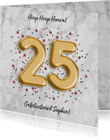 Stijlvolle verjaardagskaart met folieballon '25' en confetti
