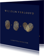Stijlvolle verlovingskaart met vingerafdrukken in hartvorm