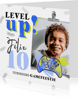 Uitnodiging 'Level Up!' gamefeestje zilver gameconsole foto