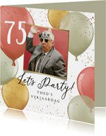 Uitnodiging verjaardag 75 jaar ballonnen goud foto spetters