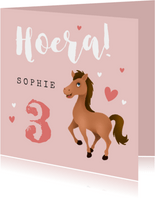 Verjaardagskaart kind paard roze meisje hartjes