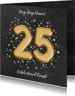 Verjaardagskaart met folieballon '25', confetti en leerlook