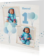 Verjaardagskaart met hout foto's en blauwe ballonnen