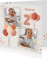 Verjaardagskaart met hout foto's en roze ballonnen