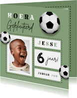 Verjaardagskaart voetbal kind gefeliciteerd foto