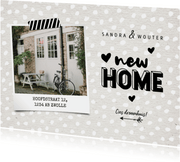 Hippe verhuiskaart new home met kraft, hartjes en foto