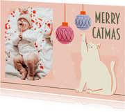 Kerstkaartje foto merry catmas retro met kat en kerstballen