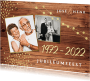 Uitnodiging jubileum goud hout stijlvol foto's hartjes