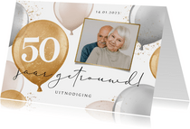 Jubileumfeest uitnodigingskaart goud zilver foto ballonnen