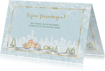 Kerst verhuiskaart met winters dorp met sneeuw