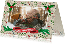 Sfeervolle kerstkaart met hulst en takjes