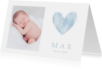 Stijlvol minimalistisch geboortekaartje met hart en foto