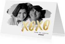 Stijlvolle moederdag kaart met grote foto en gouden XOXO
