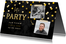 Uitnodiging 'let's party' krijtbord met foto's en confetti
