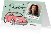 Uitnodigingskaart drive-thru auto vrouw verjaardag foto