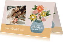 Vrolijke moederdag kaart met bosje bloemen en foto