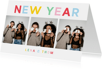 Vrolijke nieuwjaarskaart met regenboog typografie en fotos
