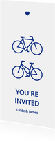 Moderne trouwkaart met blauwe fietsen
