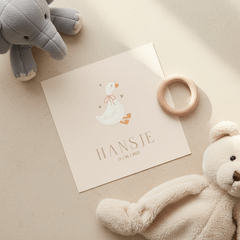 Beige geboortekaartje lief gans met strik meisje klassiek