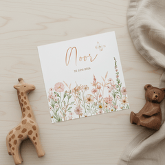 Geboorte meisje met bloemen in pastel met vlindertje