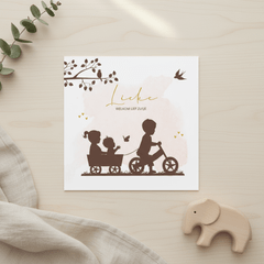 Geboortekaartje fietsje met kar en broer zus en baby meisje