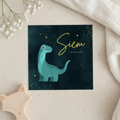 Geboortekaartje jongen dino Brontosaurus goud hartjes