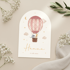 Geboortekaartje meisje luchtballon wolken dieren met boog